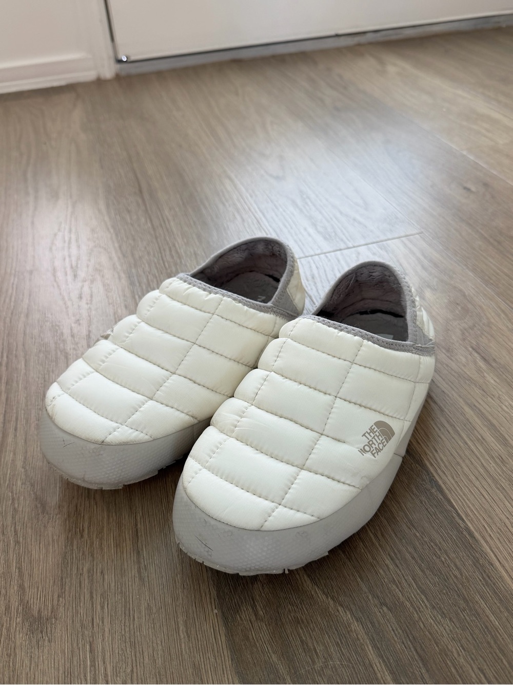 The North Face Kids White Quilted Slip-On Slippers
